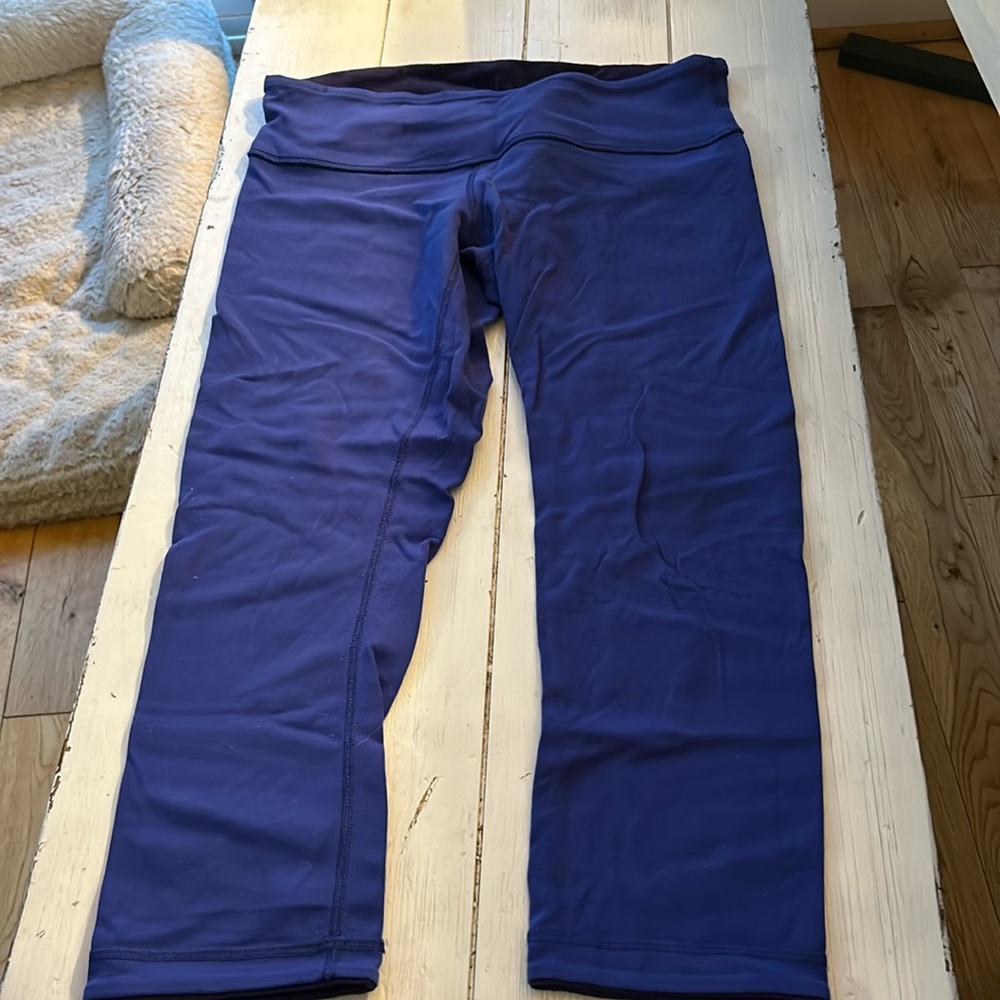 Lululemon reversible capris size 8